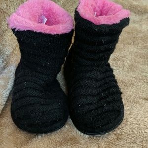 Cute black boot or slipper size 7
